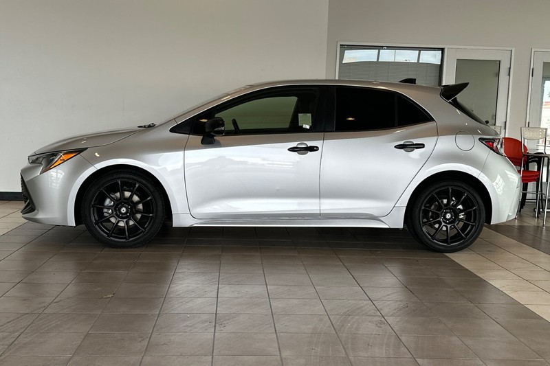 Toyota Corolla Hatchback Vehicle Full-screen Gallery Image 07