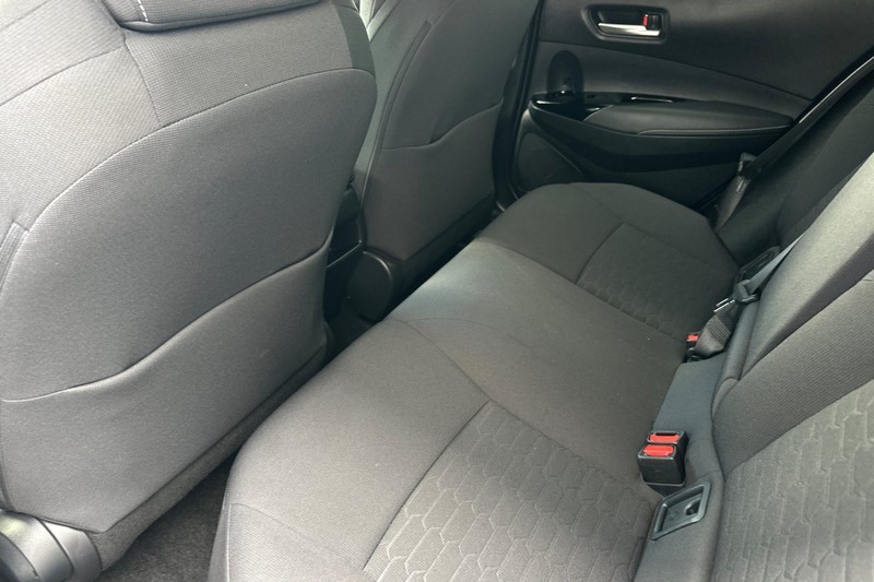 Toyota Corolla Hatchback Vehicle Full-screen Gallery Image 12