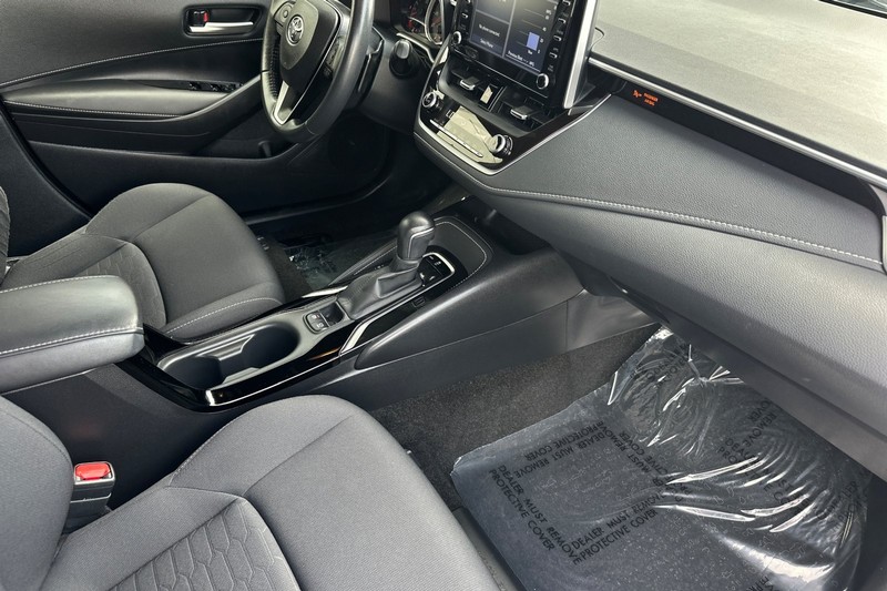 Toyota Corolla Hatchback Vehicle Full-screen Gallery Image 16