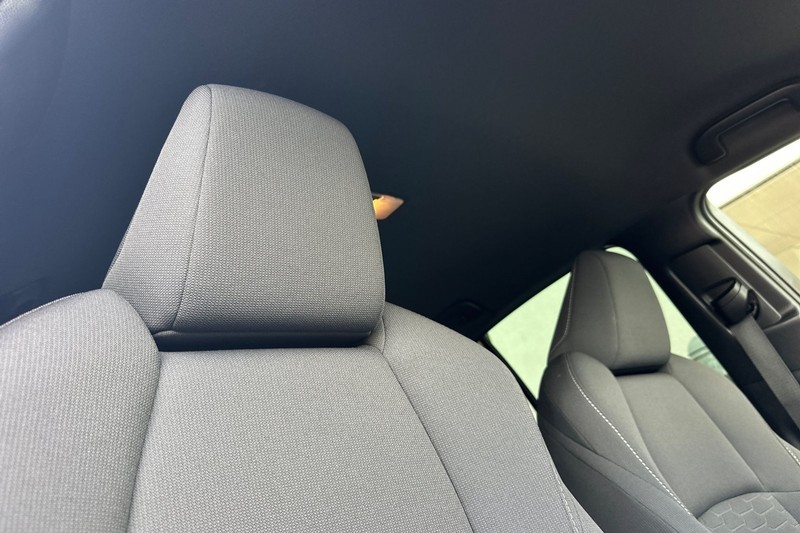 Toyota Corolla Hatchback Vehicle Full-screen Gallery Image 17