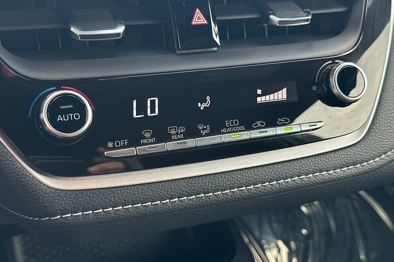 Toyota Corolla Hatchback Vehicle Full-screen Gallery Image 20