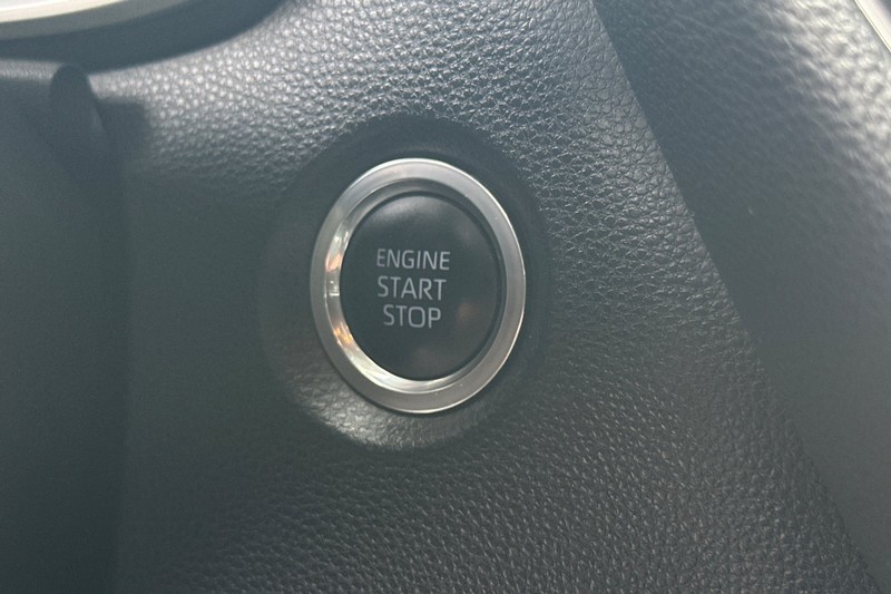 Toyota Corolla Hatchback Vehicle Full-screen Gallery Image 22