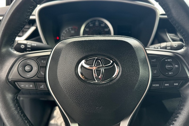 Toyota Corolla Hatchback Vehicle Full-screen Gallery Image 23