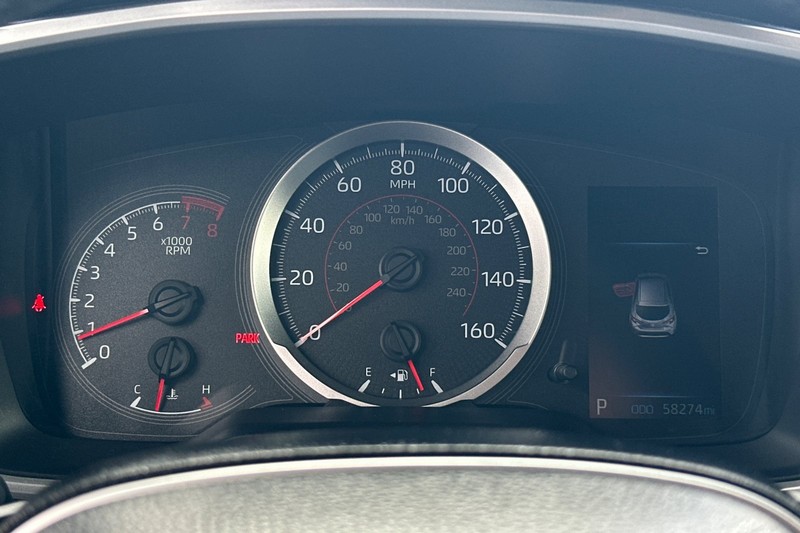 Toyota Corolla Hatchback Vehicle Full-screen Gallery Image 24