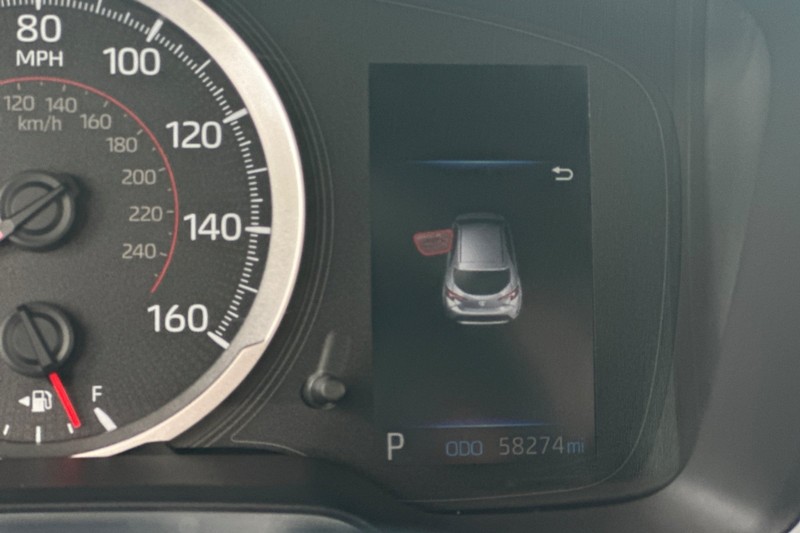 Toyota Corolla Hatchback Vehicle Full-screen Gallery Image 25