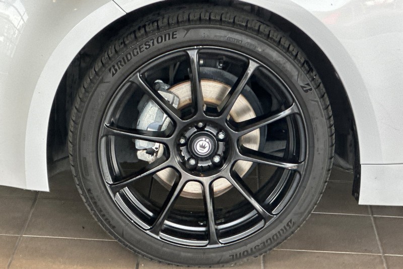 Toyota Corolla Hatchback Vehicle Full-screen Gallery Image 26