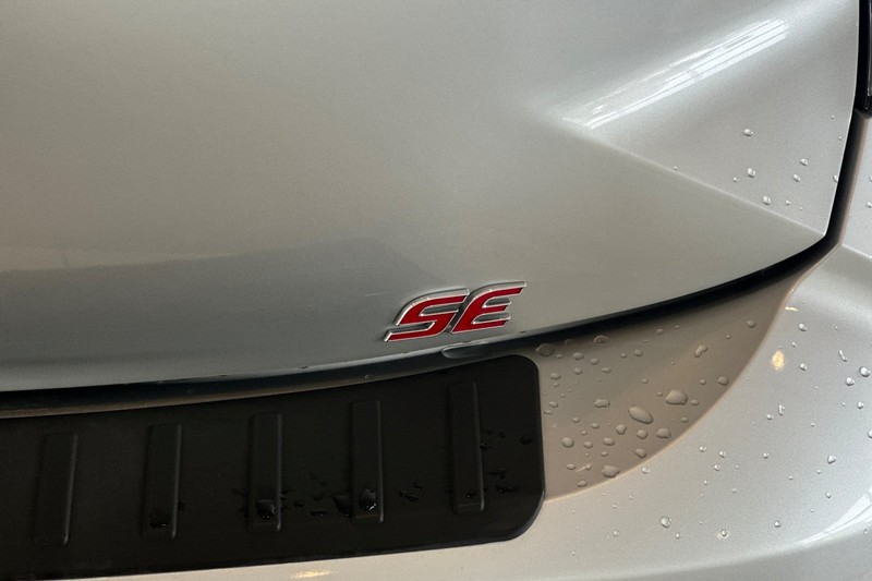 Toyota Corolla Hatchback Vehicle Full-screen Gallery Image 27