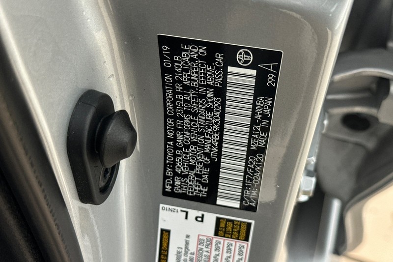 Toyota Corolla Hatchback Vehicle Full-screen Gallery Image 28