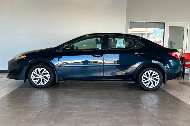 Toyota Corolla Vehicle Full-screen Gallery Image 07