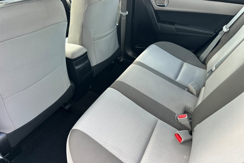 Toyota Corolla Vehicle Full-screen Gallery Image 12