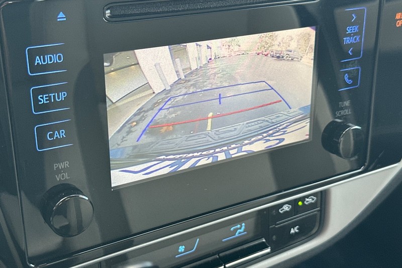 Toyota Corolla Vehicle Full-screen Gallery Image 18