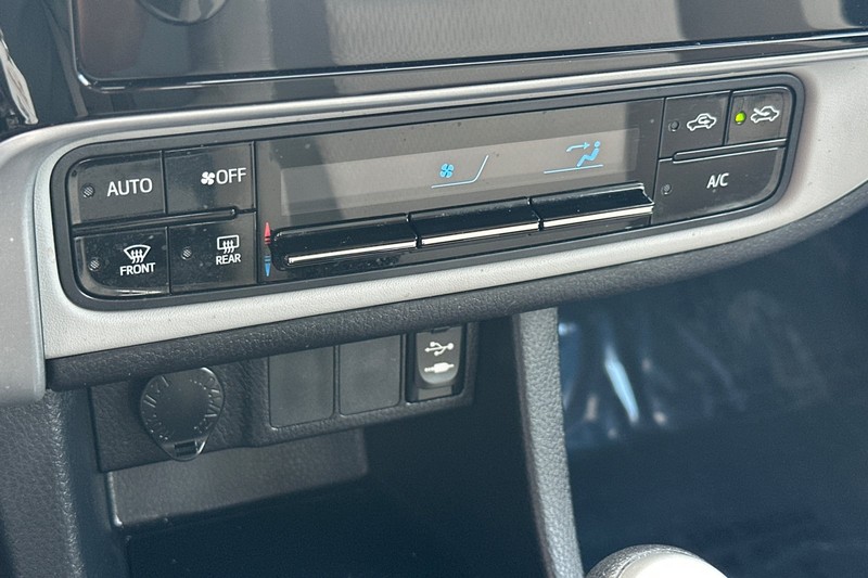 Toyota Corolla Vehicle Full-screen Gallery Image 19