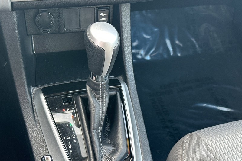 Toyota Corolla Vehicle Full-screen Gallery Image 20