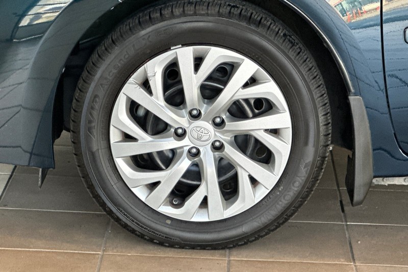 Toyota Corolla Vehicle Full-screen Gallery Image 23