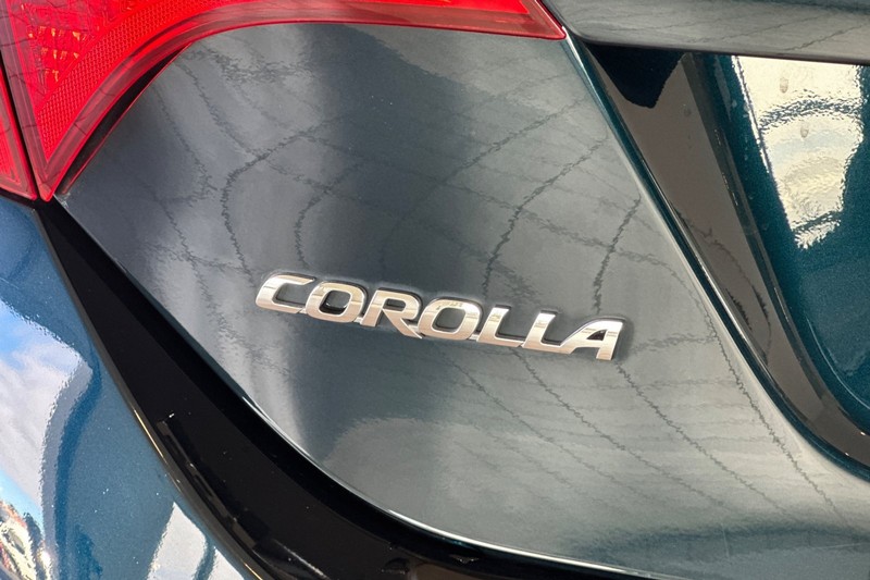 Toyota Corolla Vehicle Full-screen Gallery Image 24