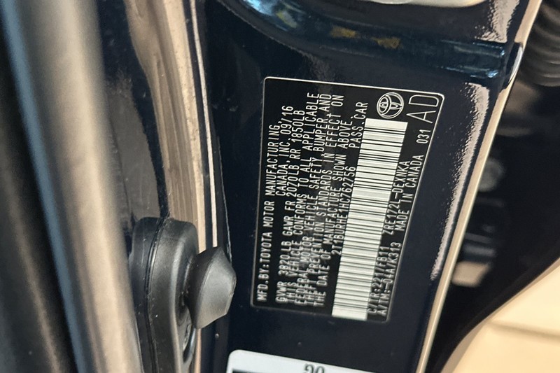 Toyota Corolla Vehicle Full-screen Gallery Image 27