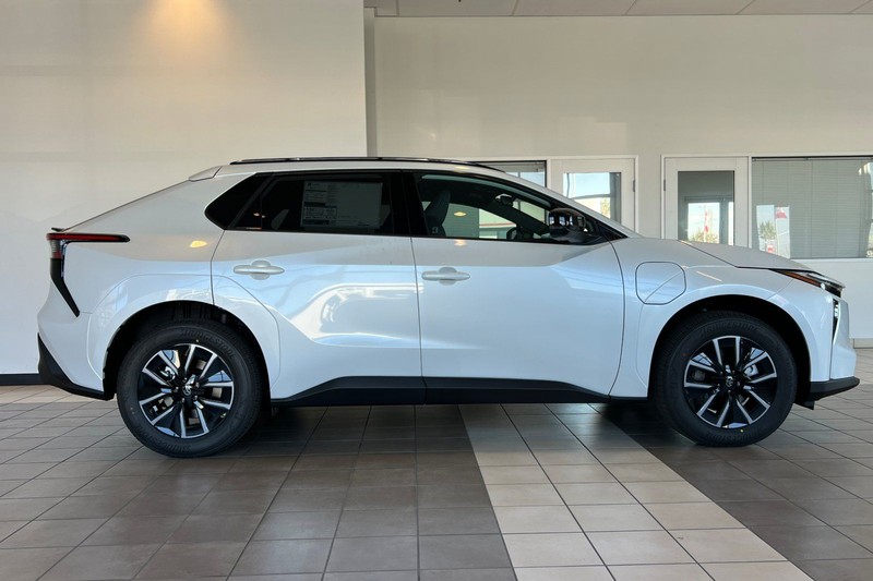 Toyota bZ Vehicle Full-screen Gallery Image 04