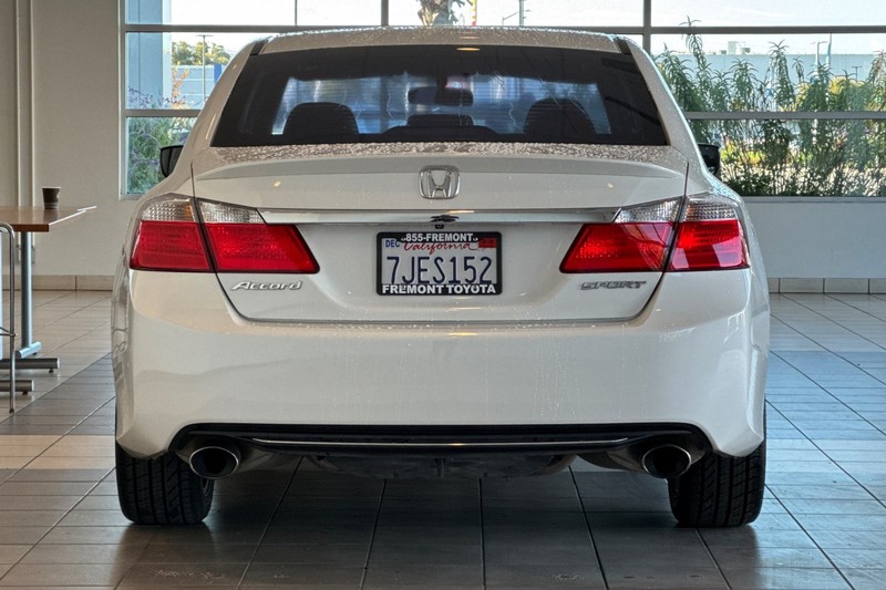 Honda Accord Sedan Vehicle Full-screen Gallery Image 05