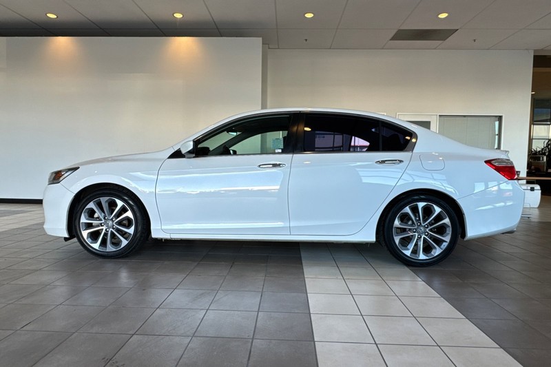 Honda Accord Sedan Vehicle Full-screen Gallery Image 07