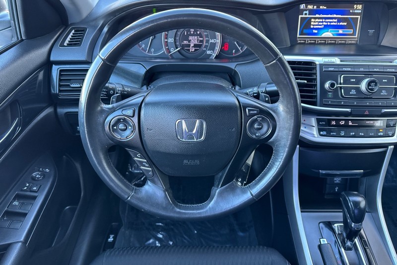 Honda Accord Sedan Vehicle Full-screen Gallery Image 14