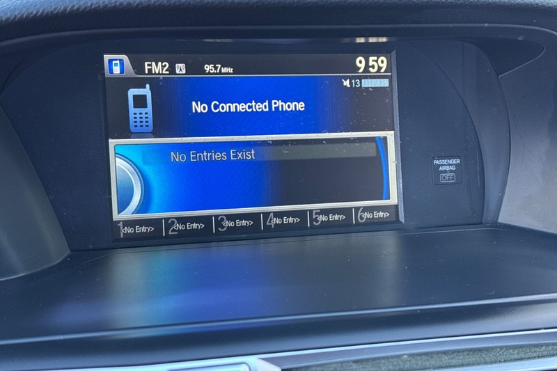 Honda Accord Sedan Vehicle Full-screen Gallery Image 17