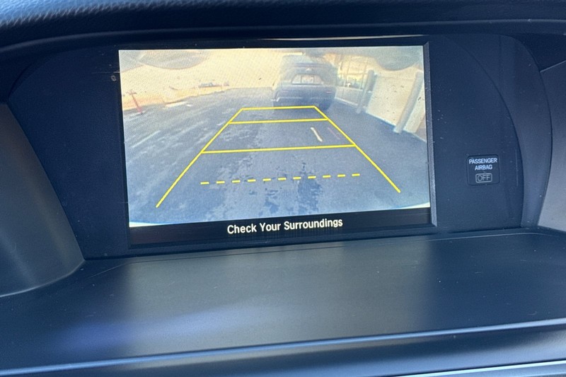 Honda Accord Sedan Vehicle Full-screen Gallery Image 18