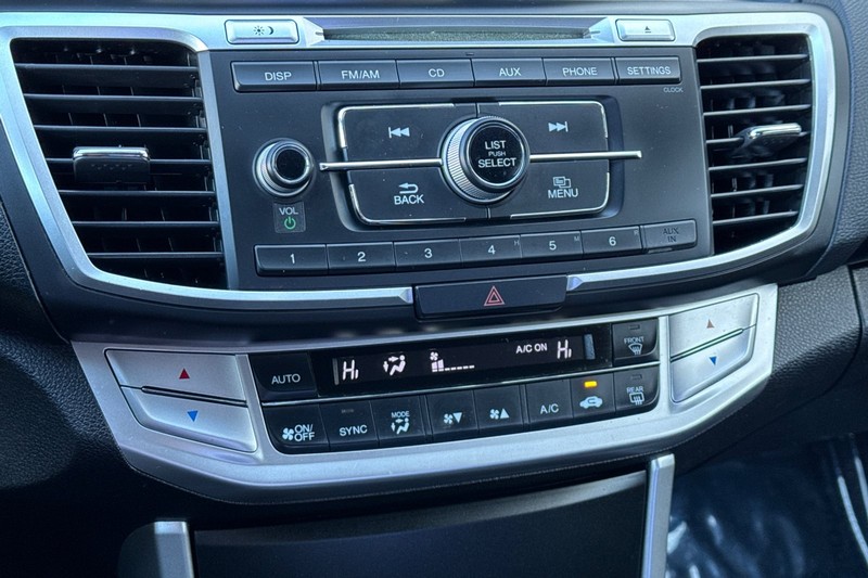 Honda Accord Sedan Vehicle Full-screen Gallery Image 19