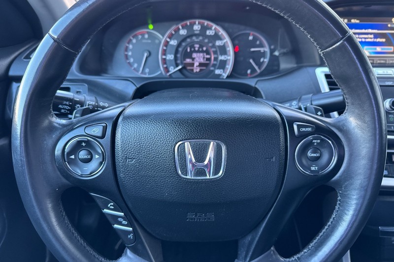 Honda Accord Sedan Vehicle Full-screen Gallery Image 21