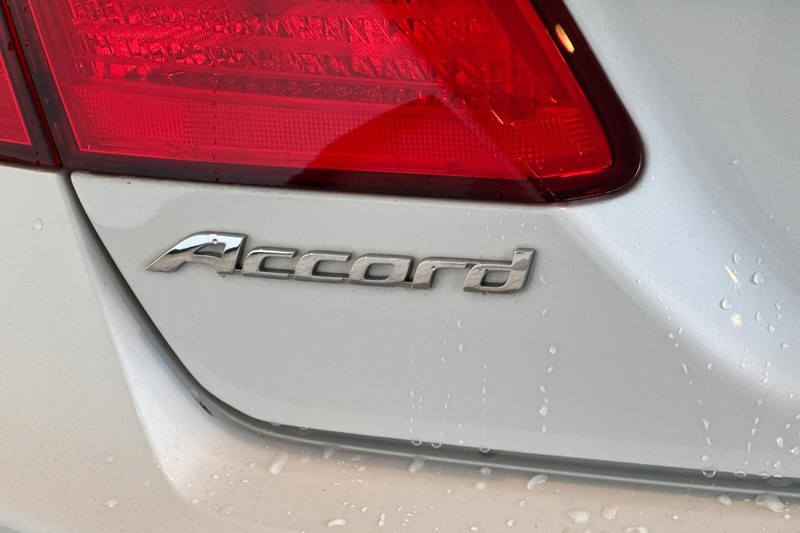 Honda Accord Sedan Vehicle Full-screen Gallery Image 25