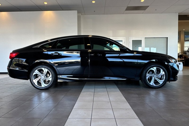 Honda Accord Sedan Vehicle Full-screen Gallery Image 03