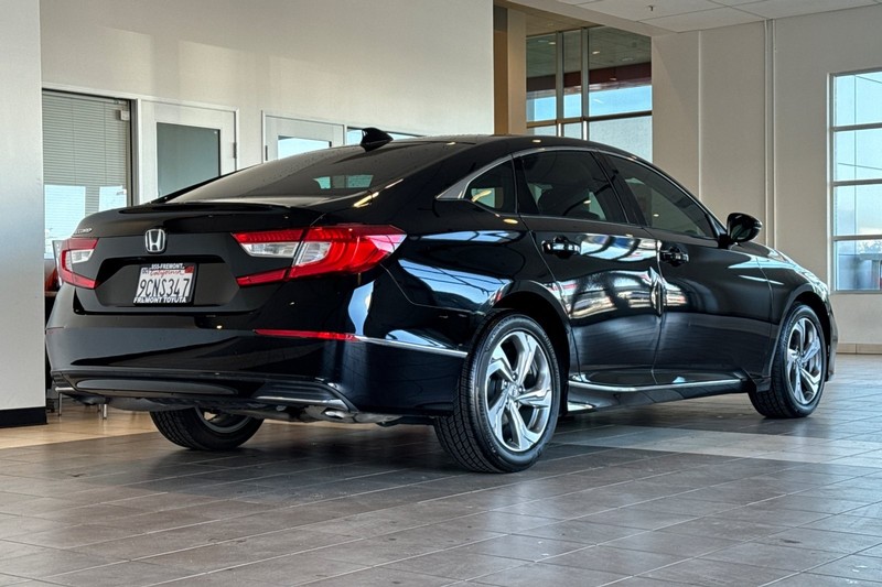 Honda Accord Sedan Vehicle Full-screen Gallery Image 04