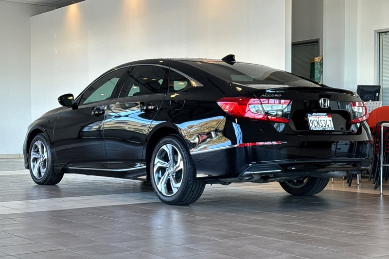 Honda Accord Sedan Vehicle Full-screen Gallery Image 06