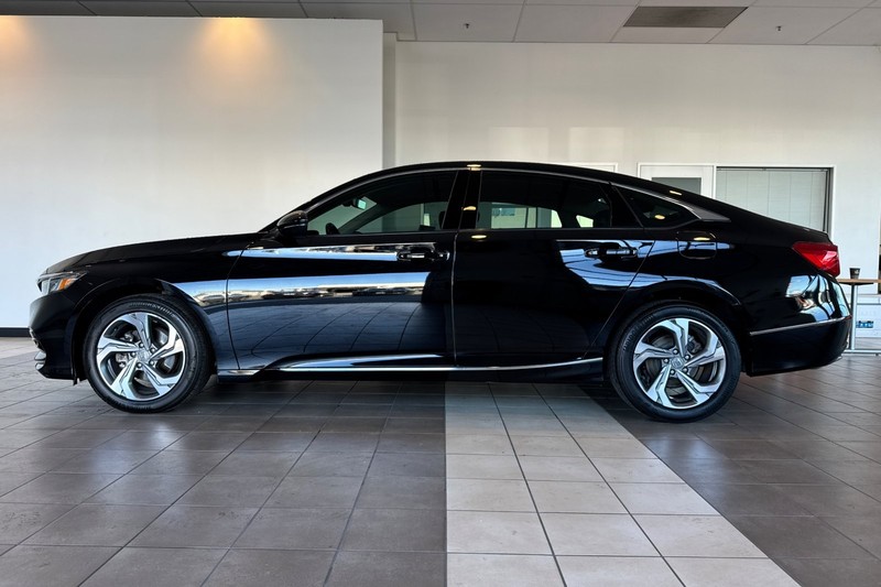 Honda Accord Sedan Vehicle Full-screen Gallery Image 07