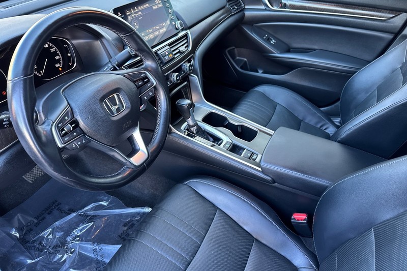 Honda Accord Sedan Vehicle Full-screen Gallery Image 10