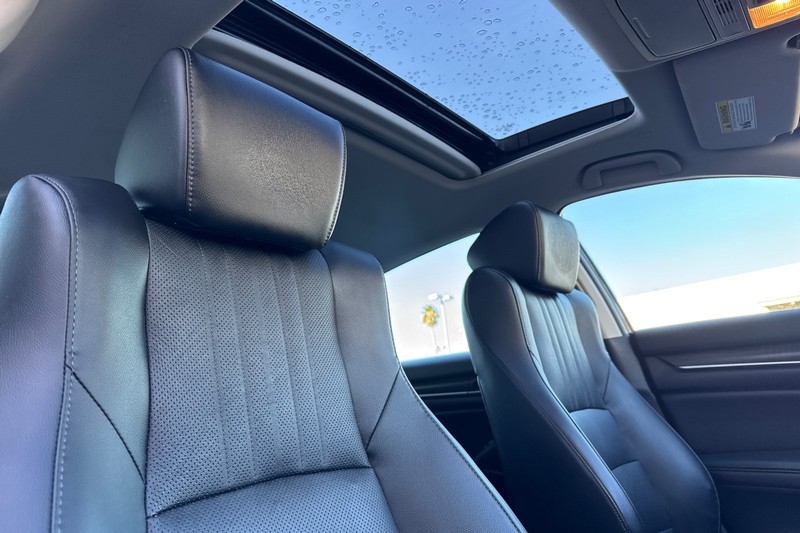 Honda Accord Sedan Vehicle Full-screen Gallery Image 16