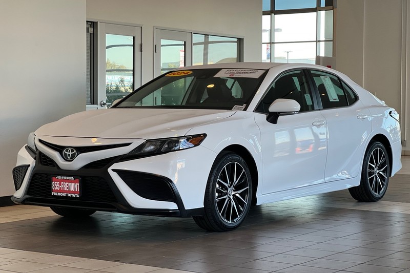 Toyota Camry Vehicle Full-screen Gallery Image 08