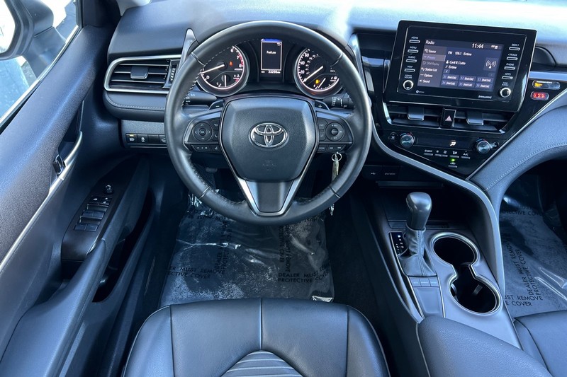 Toyota Camry Vehicle Full-screen Gallery Image 14