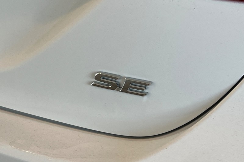 Toyota Camry Vehicle Full-screen Gallery Image 25