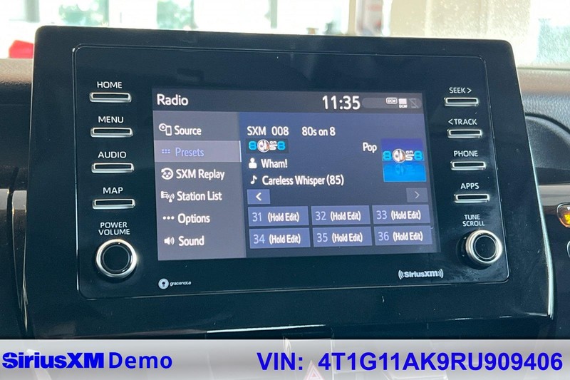 Toyota Camry Vehicle Full-screen Gallery Image 26