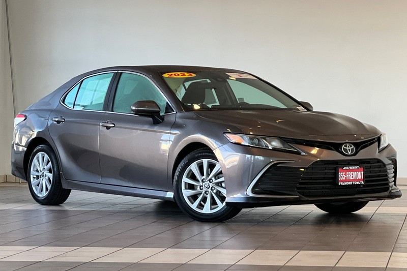 Toyota Camry Vehicle Full-screen Gallery Image 02