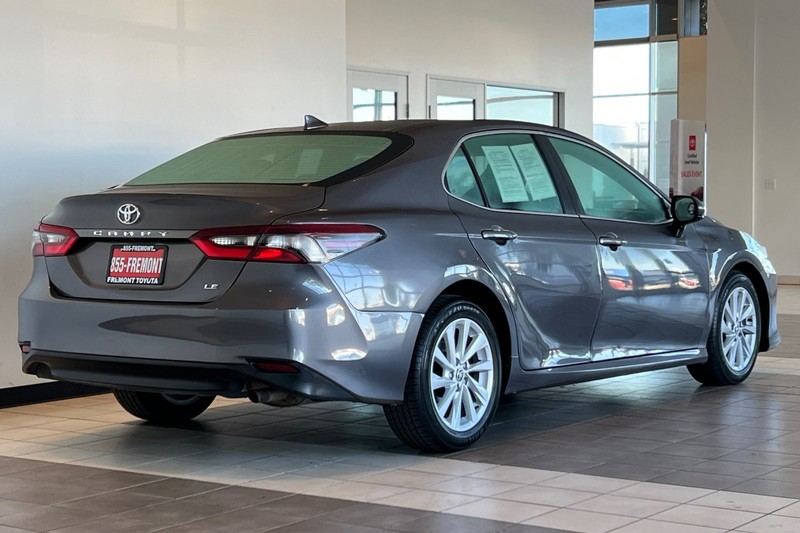 Toyota Camry Vehicle Full-screen Gallery Image 04