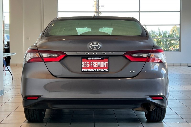 Toyota Camry Vehicle Full-screen Gallery Image 05