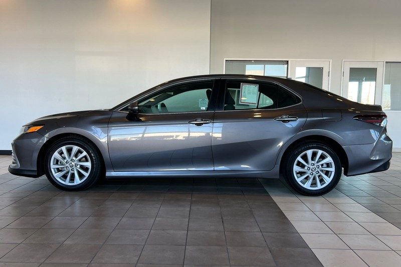 Toyota Camry Vehicle Full-screen Gallery Image 07