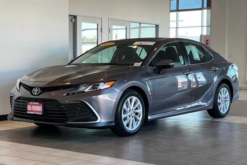 Toyota Camry Vehicle Full-screen Gallery Image 08