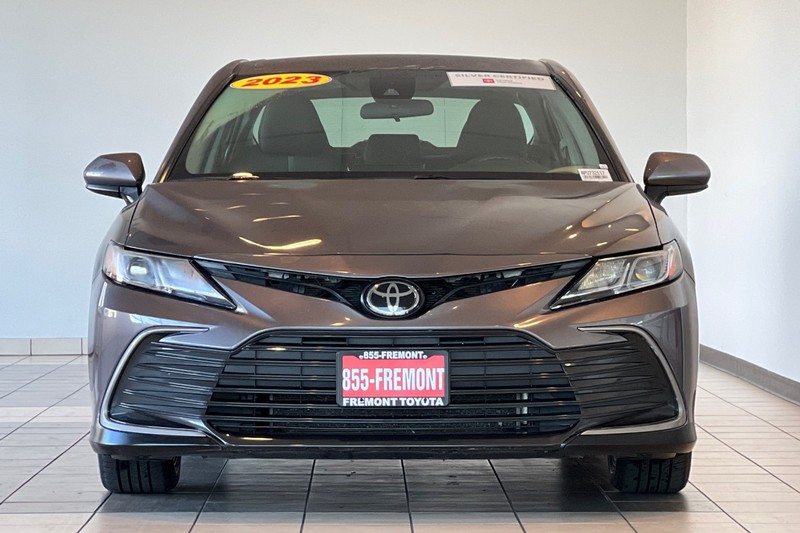 Toyota Camry Vehicle Full-screen Gallery Image 09