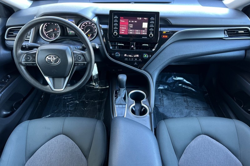 Toyota Camry Vehicle Full-screen Gallery Image 13