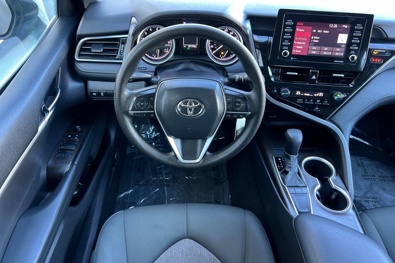 Toyota Camry Vehicle Full-screen Gallery Image 14