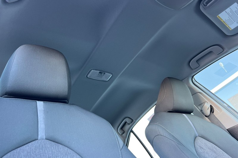 Toyota Camry Vehicle Full-screen Gallery Image 16