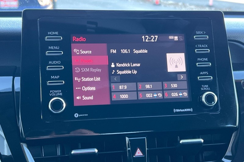 Toyota Camry Vehicle Full-screen Gallery Image 17