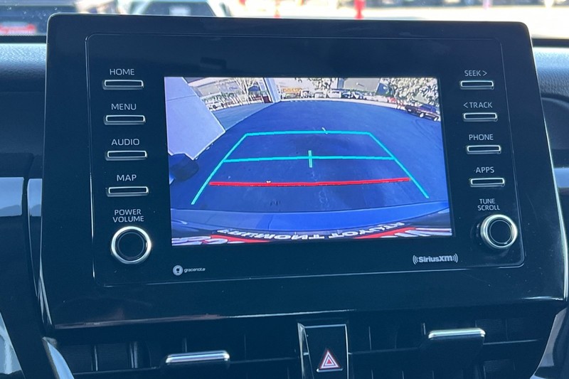 Toyota Camry Vehicle Full-screen Gallery Image 18